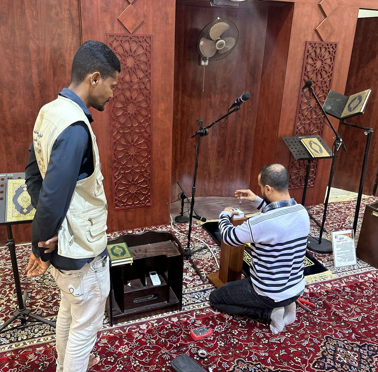 ضمن استعدادات الجمعية لشهر رمضان المبارك .. جمعية محراب تنفذ أعمال صيانة أنظمة الصوتيات على مساجد أشيقر